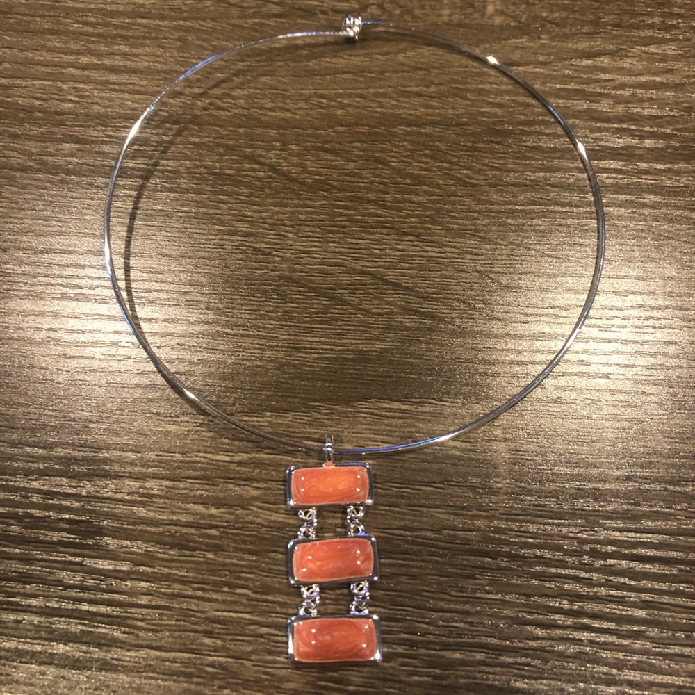 NIB Simple Collar Necklace